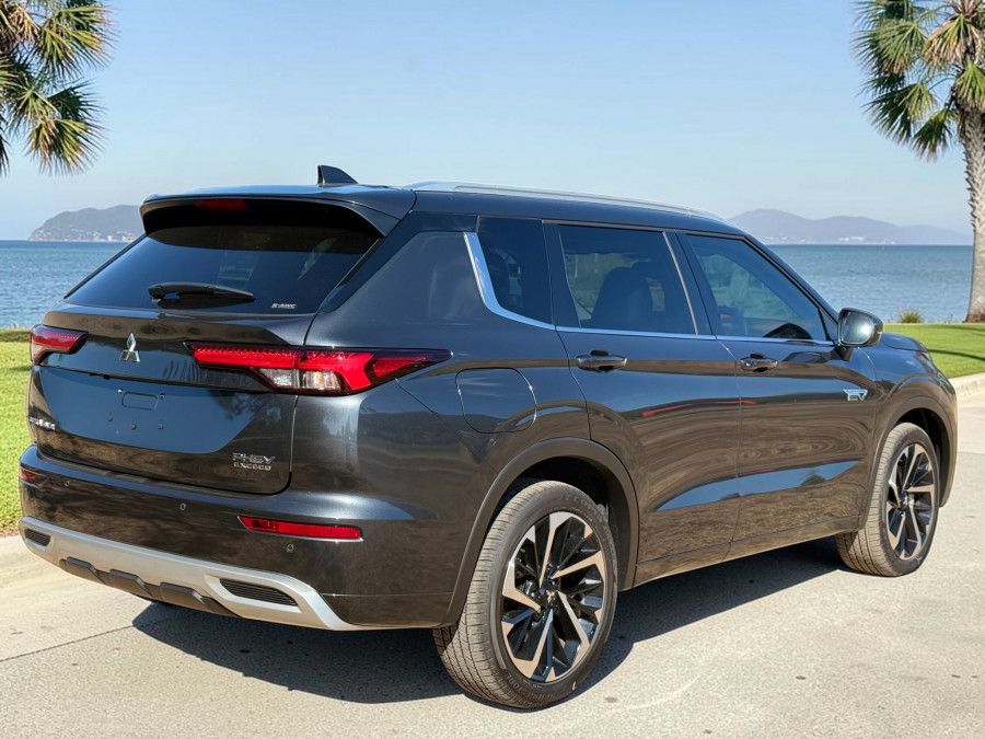 2025 MY24 Mitsubishi Outlander ZM PHEV Exceed SUV Image 6