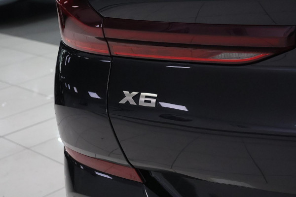 2021 BMW X6 G06 M50i SUV image 4