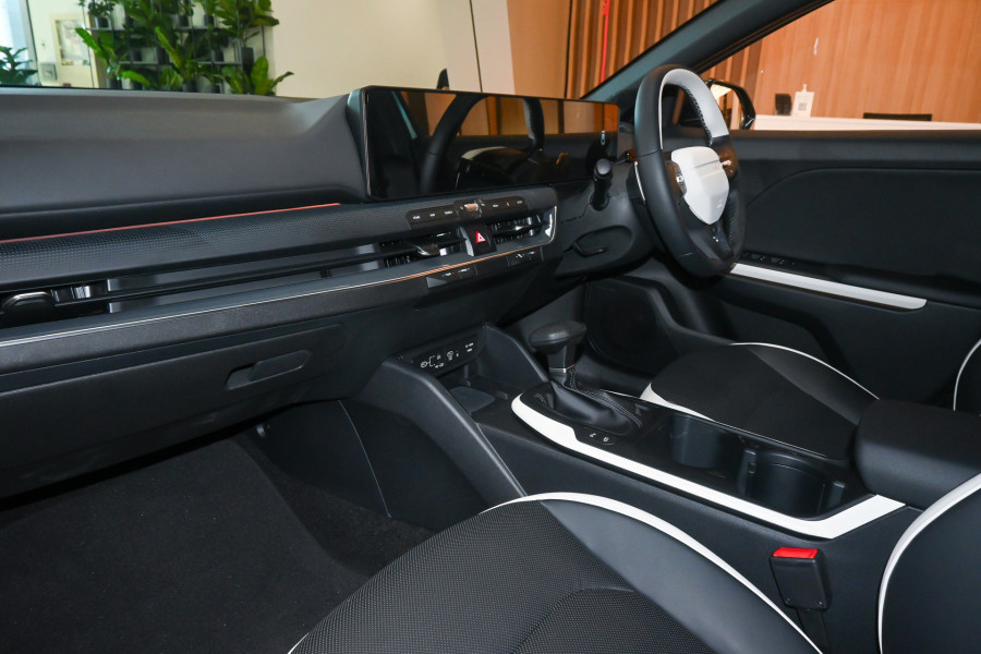 2025 Kia K4 CL4m GT-Line Sedan Image 8
