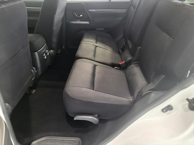 2017 Mitsubishi Pajero NX  GLX Wagon Image 8