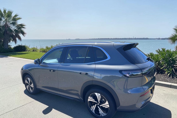 2026 Geely EX5 E245 Inspire Extended Range SUV Image 4