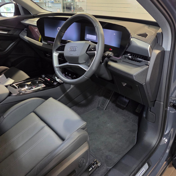 2026 Audi Q6 e-tron SUV image 21