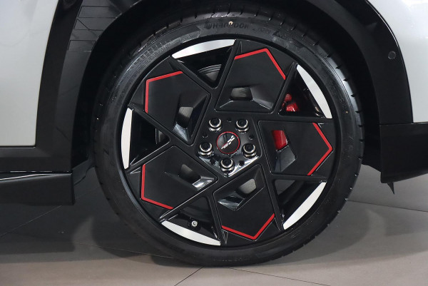2025 MINI Aceman J05 JCW E Favoured Hatch image 6
