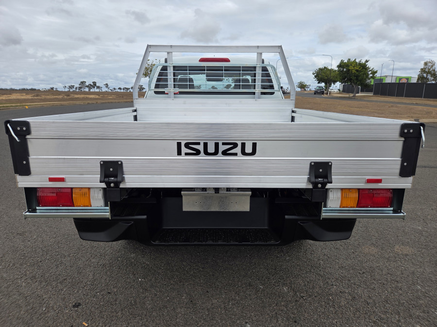 2026 Isuzu D-MAX RG SX Cab Chassis Image 4