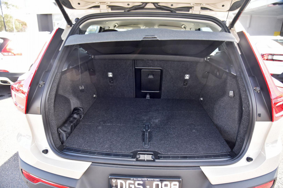 2024 MY25 Volvo XC40 XZ Plus B4 SUV Image 23