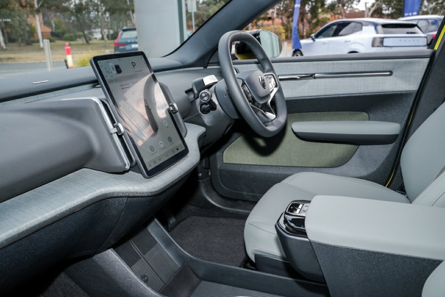 2024 MY25 Volvo EX30  Single Motor Extended Range Plus SUV Image 29