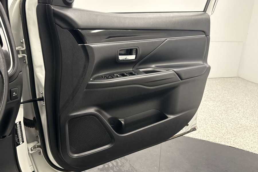 2019 Mitsubishi Outlander ZL LS SUV Image 18