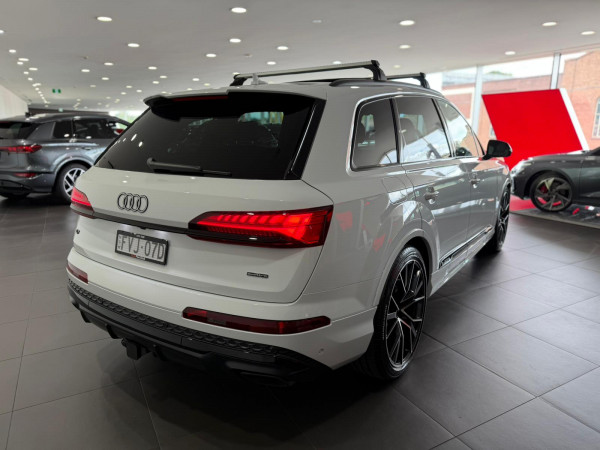 2025 Audi Q7 4M 55 TFSI S line SUV image 7