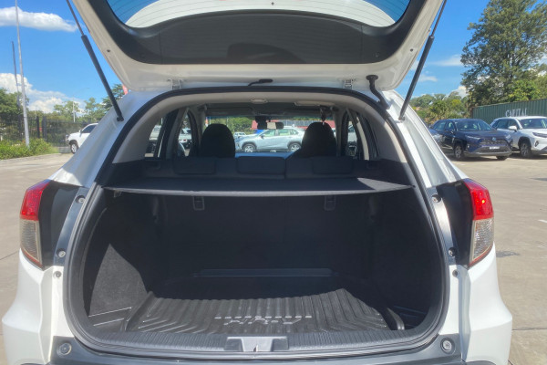 2019 Honda HR-V  VTi SUV Image 19