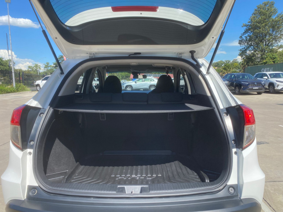 2019 Honda HR-V  VTi SUV Image 19