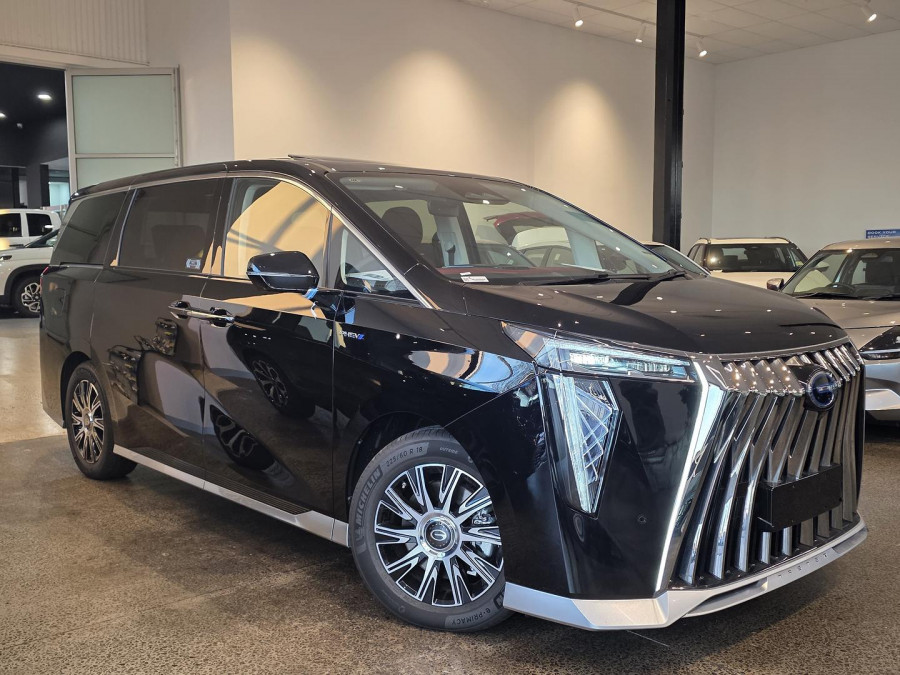 2026 GAC M8 PHEV  Premium People Mover Image 1