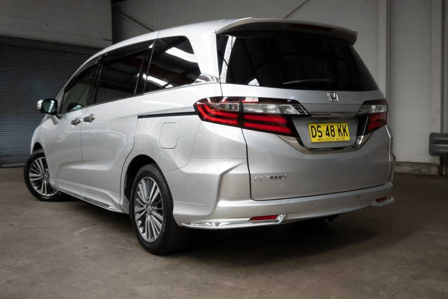 2018 Honda Odyssey 5th Gen VTi-L SUV Image 2