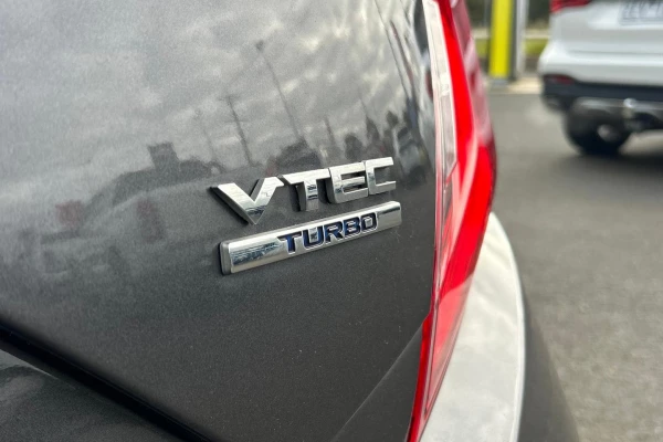 2018 Honda Civic 10th Gen VTi-L Sedan Image 6