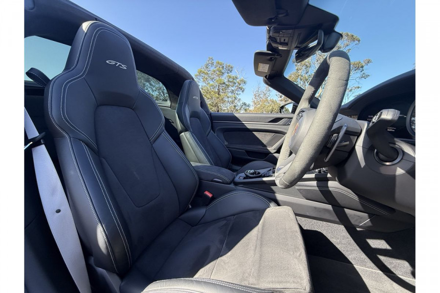 2022 Porsche 911 992 Targa 4 GTS Convertible Image 16