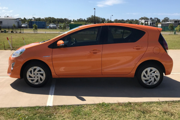 Toyota prius c nhp10