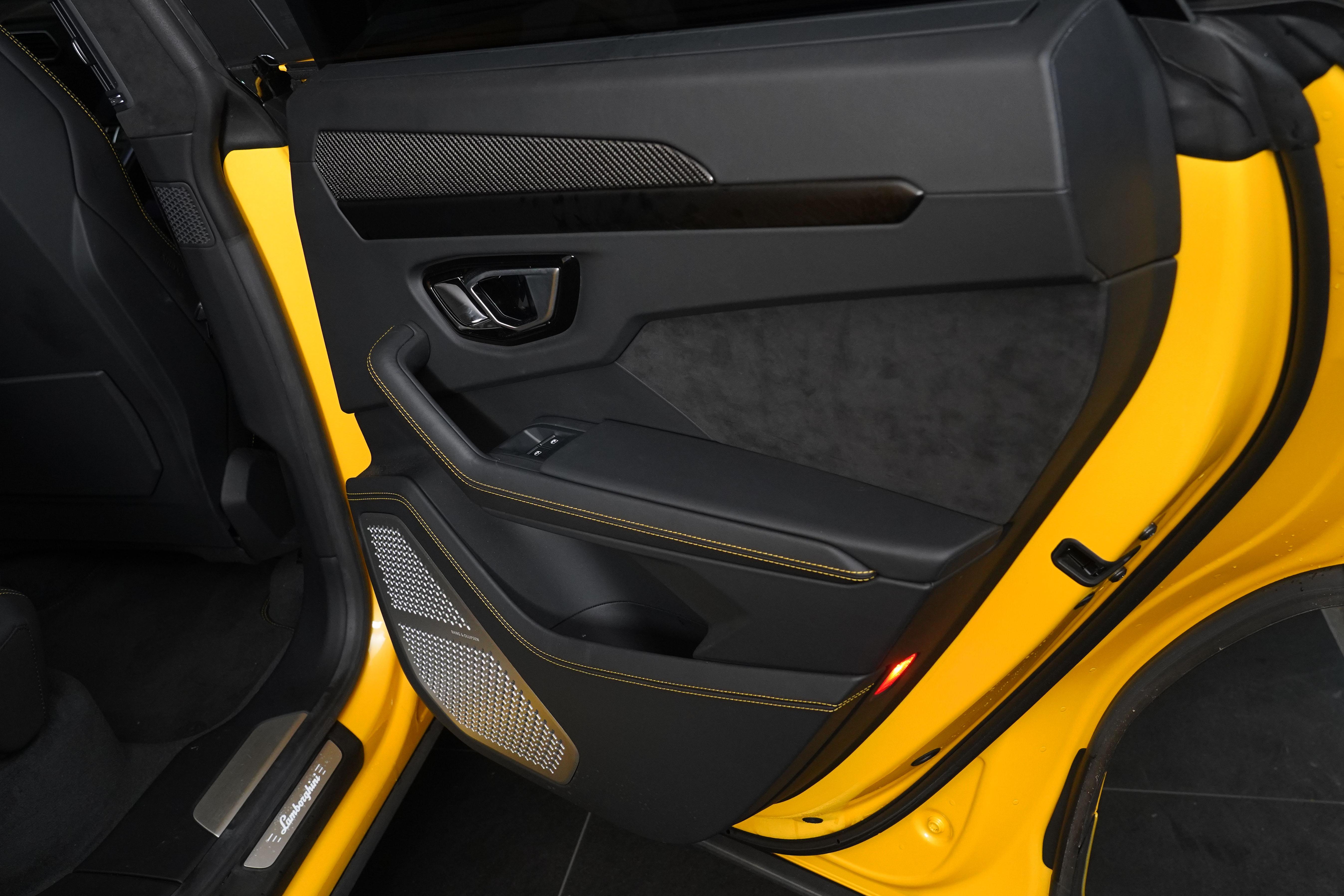 2022 Lamborghini Urus SUV Image 57