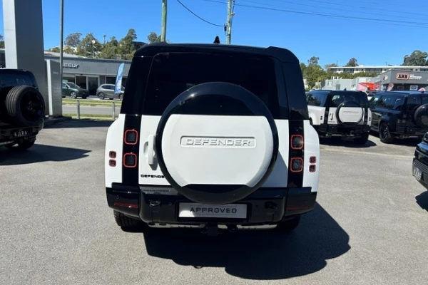 2026 Land Rover Defender L663 130 D350 X-Dynamic SE SUV Image 5