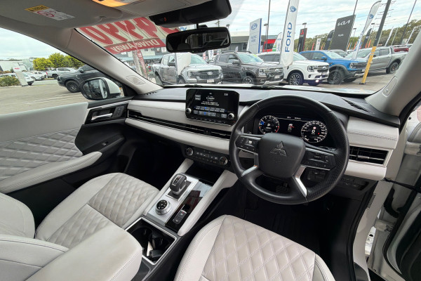 2021 MY22 Mitsubishi Outlander ZM Exceed SUV Image 9