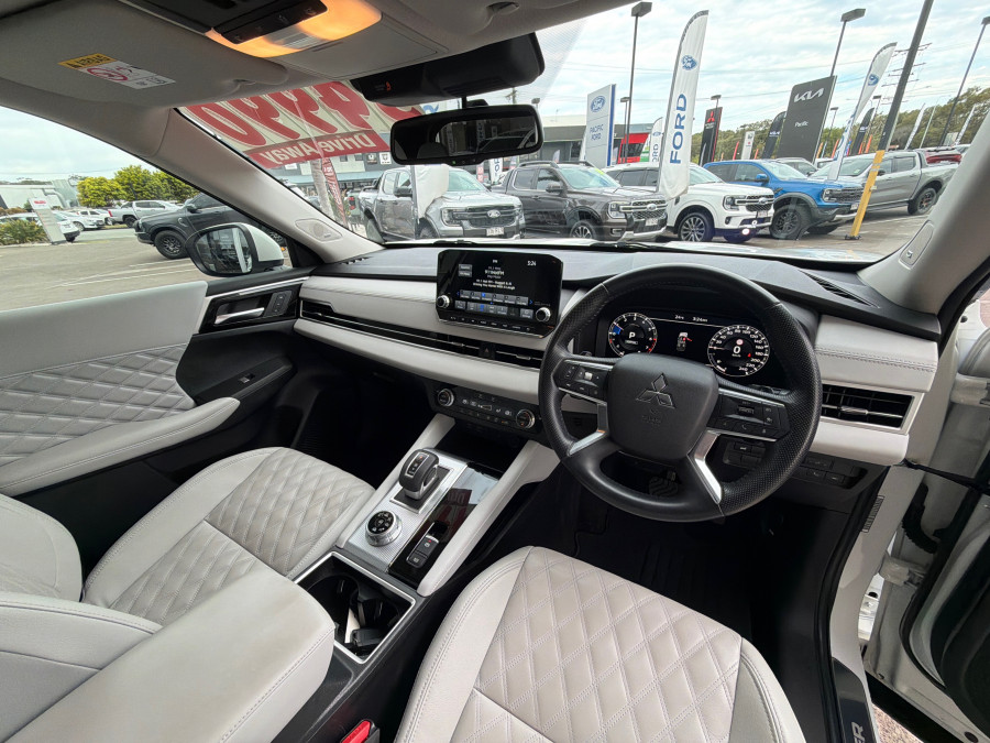 2021 MY22 Mitsubishi Outlander ZM Exceed SUV Image 9