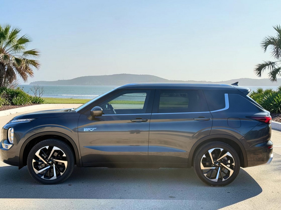 2025 MY24 Mitsubishi Outlander ZM PHEV Exceed SUV Image 8