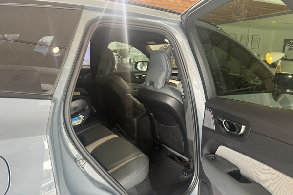 2022 Volvo XC60 UZ Recharge Plug-In Hybrid SUV Image 17