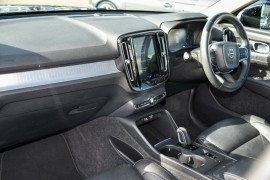 2018 Volvo XC40 XZ D4 Momentum Launch Edition SUV image 16