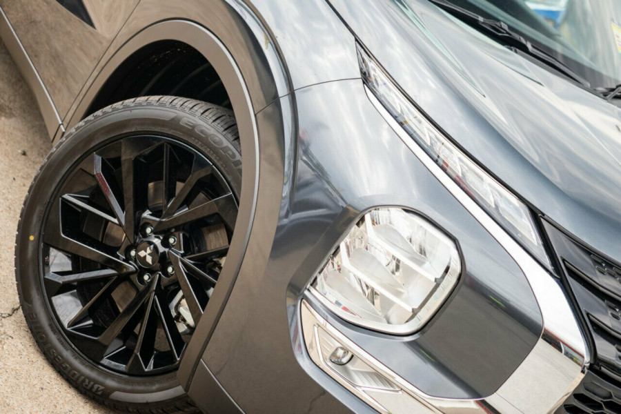 2024 Mitsubishi Outlander ZM Black Edition SUV Image 6
