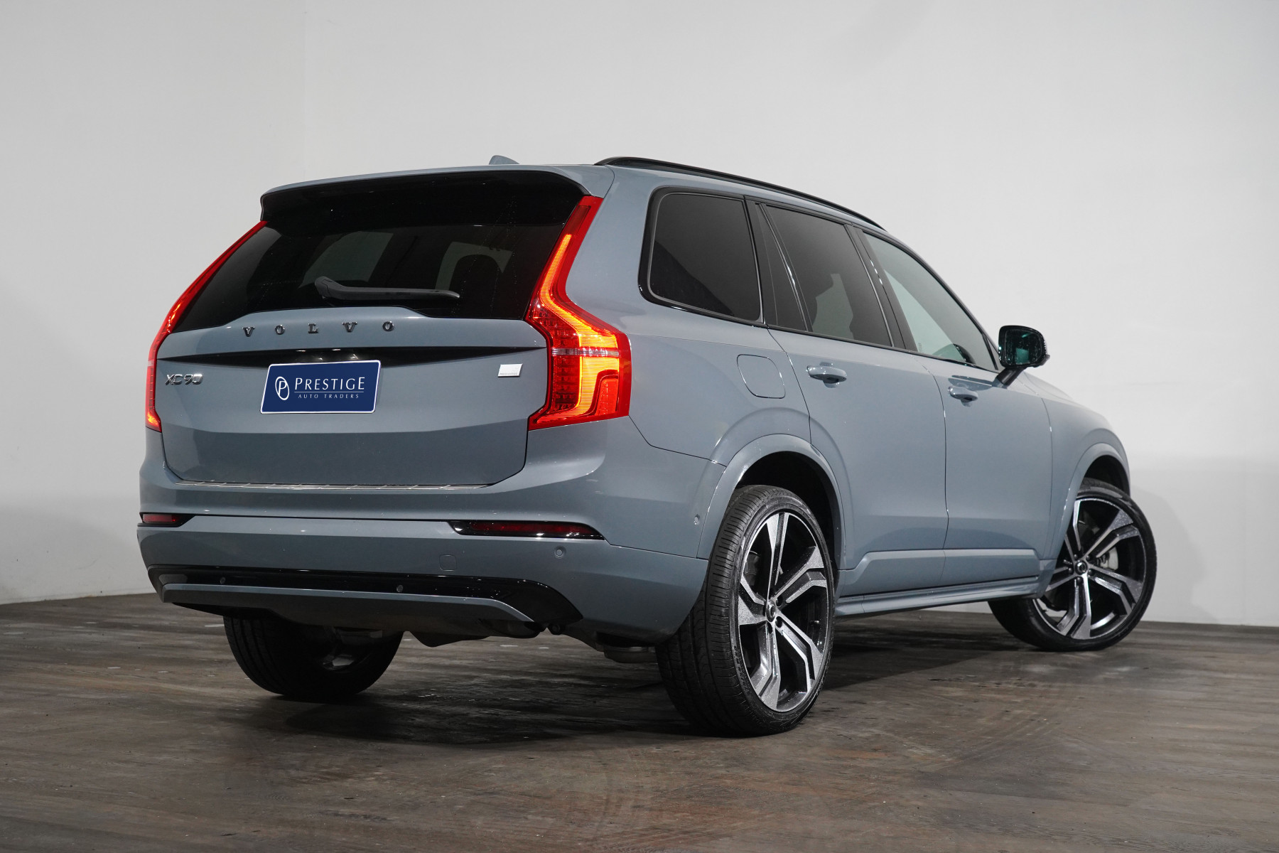 2022 Volvo XC90 Recharge Ultimate T8 Phev SUV Image 7