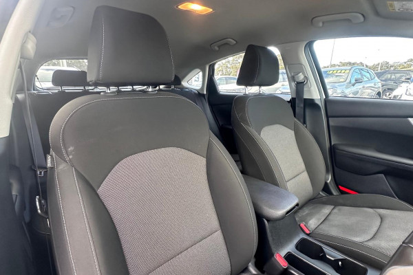 2024 Kia Cerato BD S Hatch Image 12