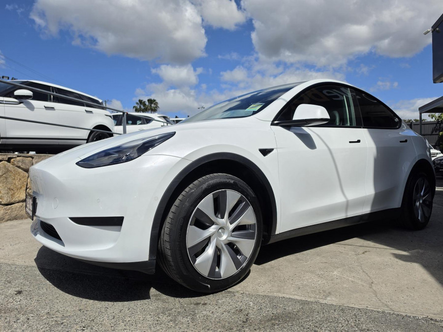 2023 Tesla Model Y  Rear-Wheel Drive SUV Image 3