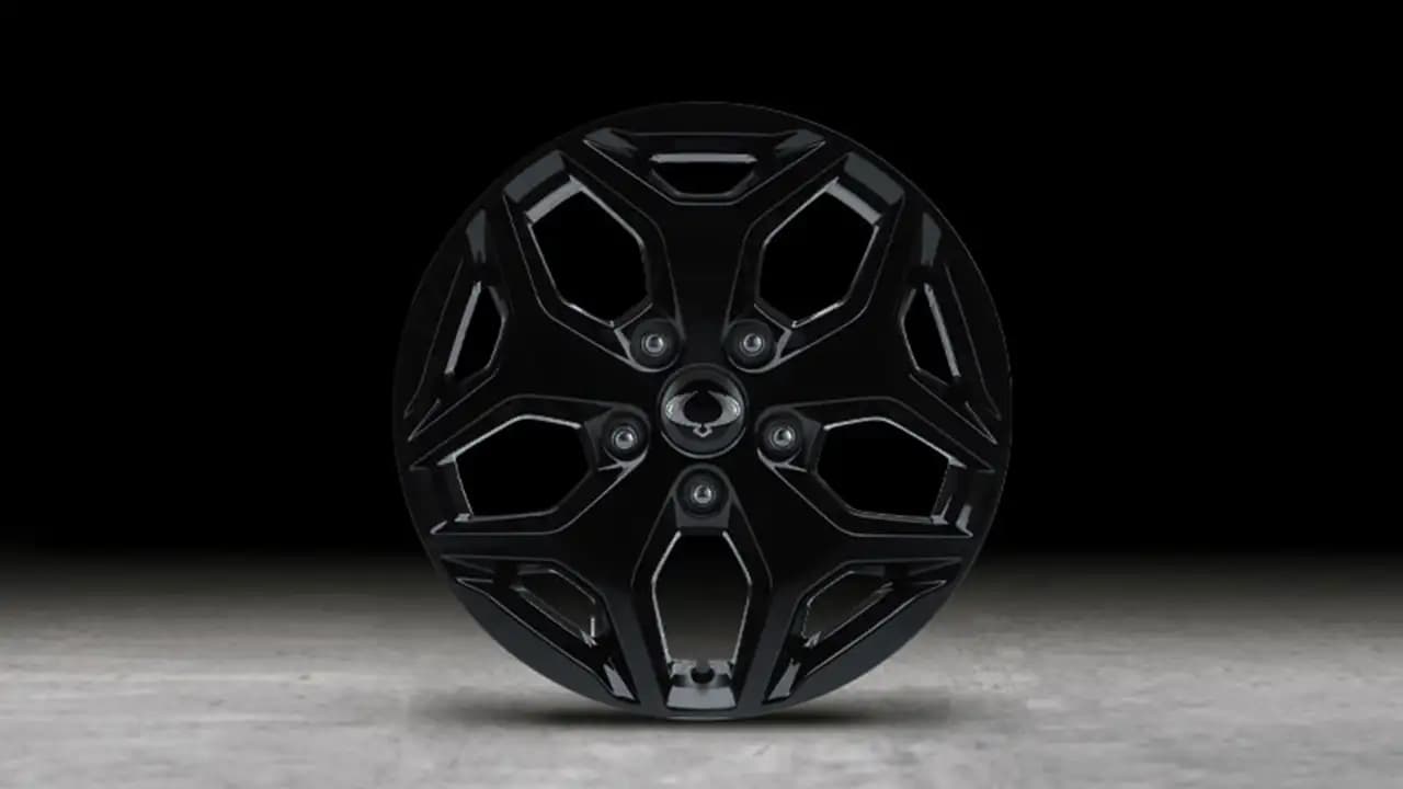 18-inch alloy wheels Image