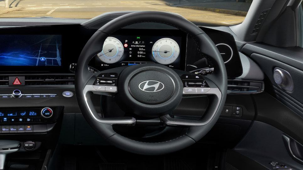 Leather[P5] appointed steering wheel Image