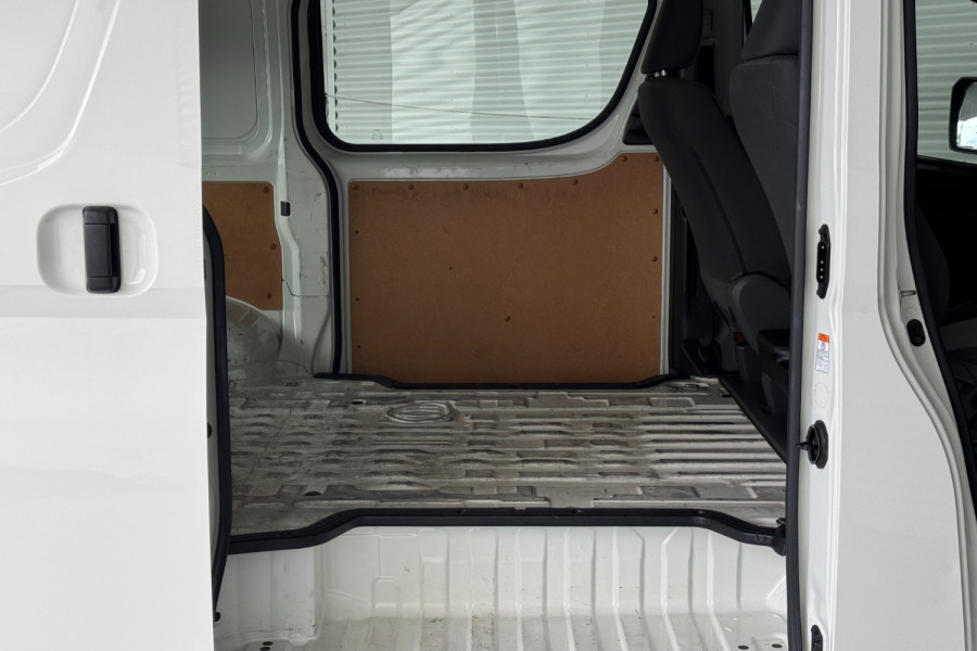 2021 Toyota HiAce GDH300R  Crew Van Image 15