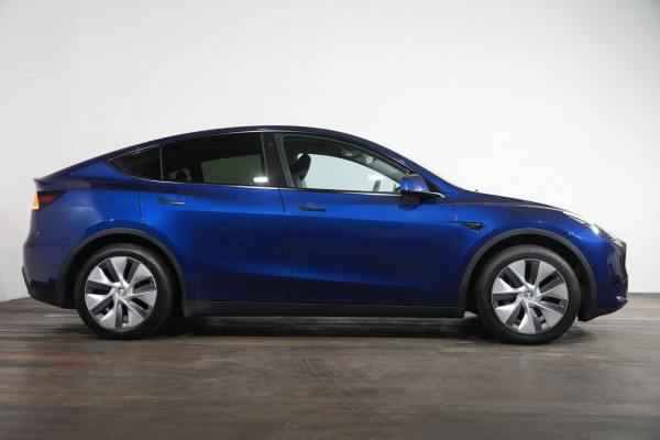 2023 Tesla Model Y  Rear-Wheel Drive SUV Image 4