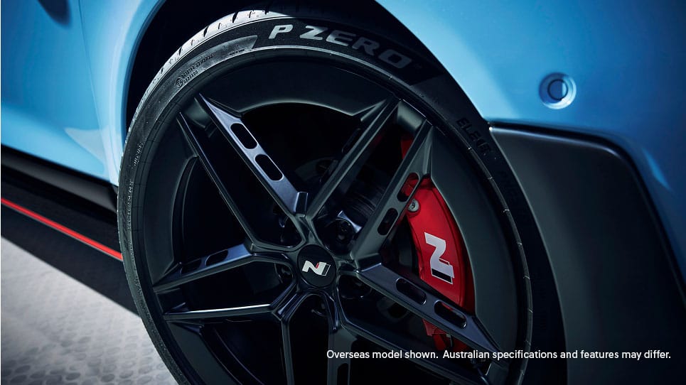 20-inch alloy wheels Image