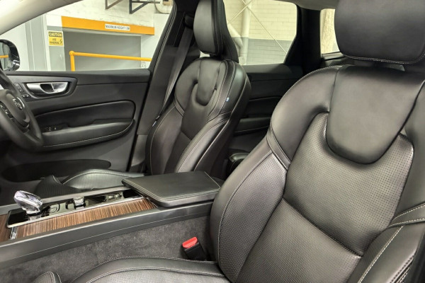 2022 MY23 Volvo XC60 UZ Recharge Ultimate T8 Plug-in Hybrid SUV Image 23