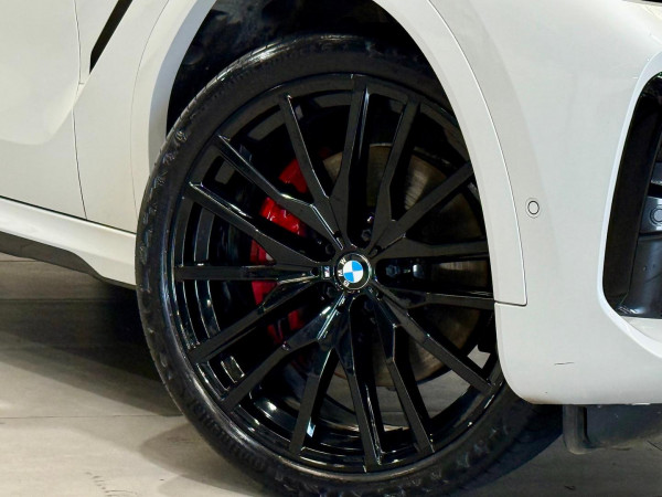 2022 BMW X6 G06 xDrive30d M Sport SUV image 10