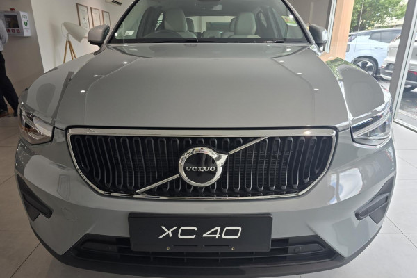 2024 MY25 Volvo XC40 XZ Plus B4 SUV Image 2