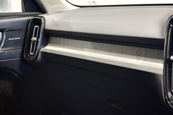 2025 Volvo XC40 XZ Plus B4 SUV Image 41