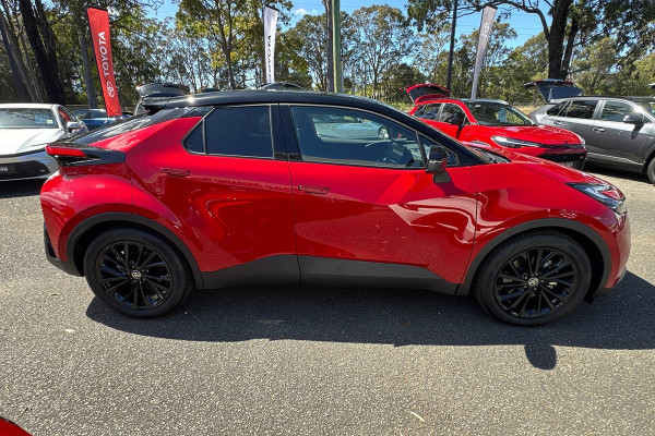 2025 Toyota C-HR MAXH25R (Hybrid) GR Sport SUV Image 2