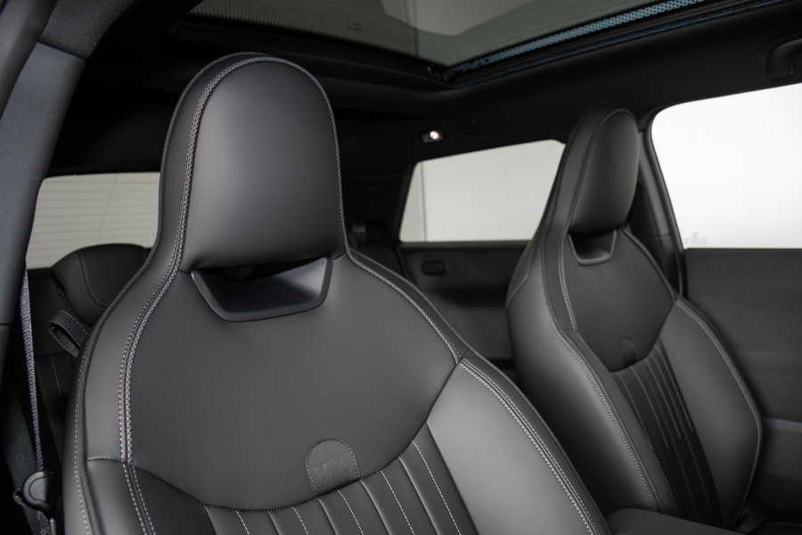 2026 MINI Cooper J01 SE Favoured Hatch