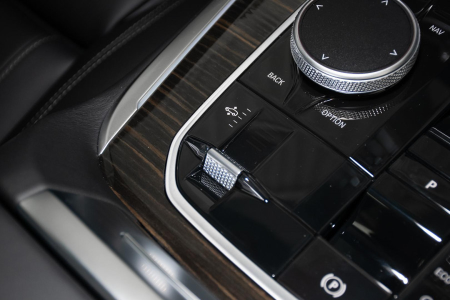 2025 BMW X7 G07 LCI xDrive40d Design Pure Excellence SUV