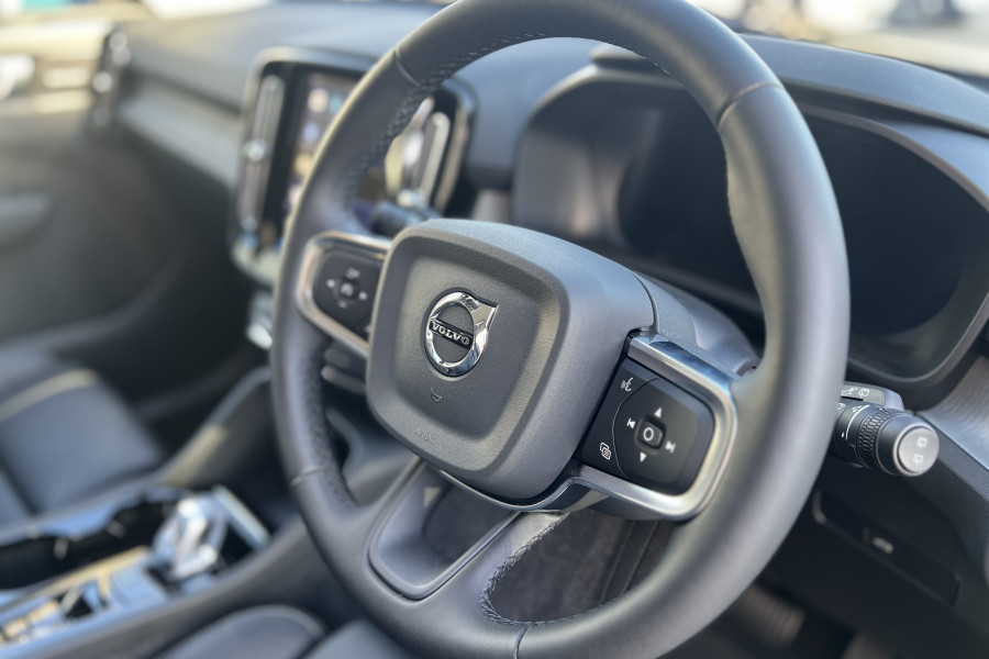 2024 MY25 Volvo XC40 XZ Ultra B4 Bright SUV Image 11