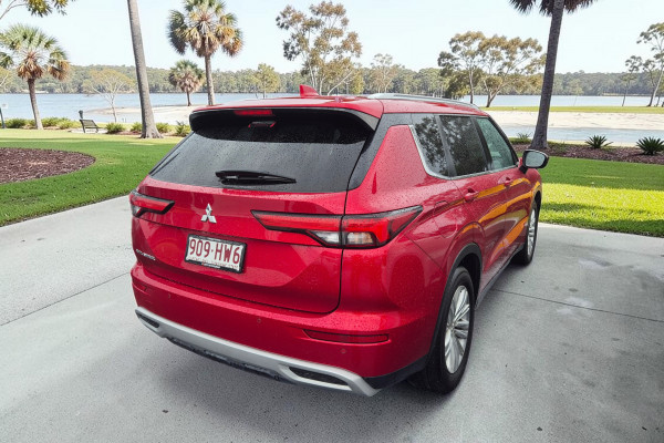 2023 Mitsubishi Outlander ZM LS SUV Image 6