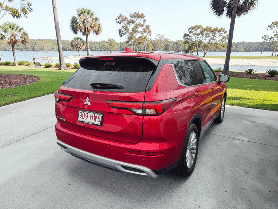 2023 Mitsubishi Outlander ZM LS SUV Image 6