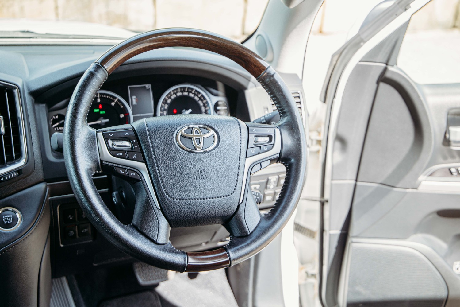 2018 Toyota LandCruiser Sahara Wagon Image 27