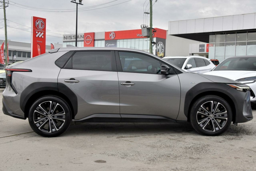 2023 Toyota bZ4X XEAM10R SUV Image 3