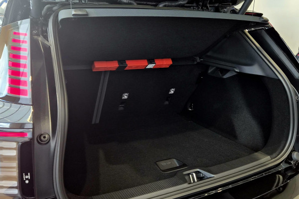 2026 Volvo EX30  Single Motor Extended Range Ultra SUV Image 20