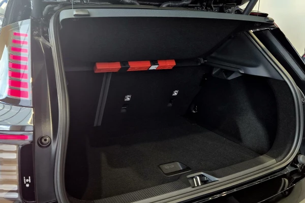 2026 Volvo EX30  Single Motor Extended Range Ultra SUV Image 20