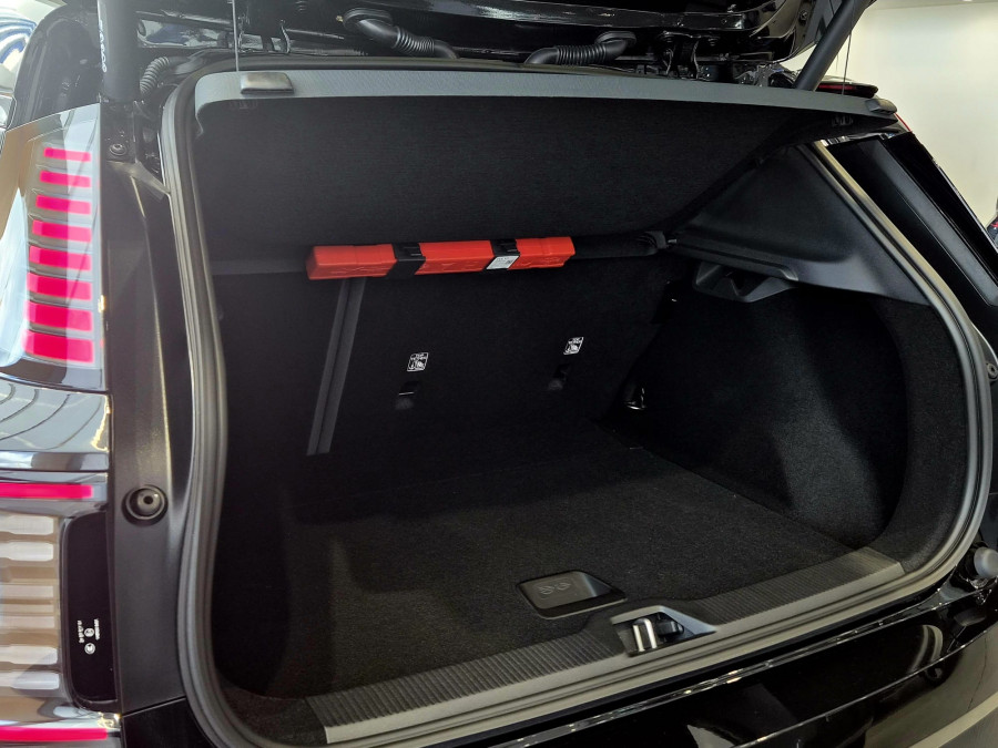 2026 Volvo EX30  Single Motor Extended Range Ultra SUV Image 20